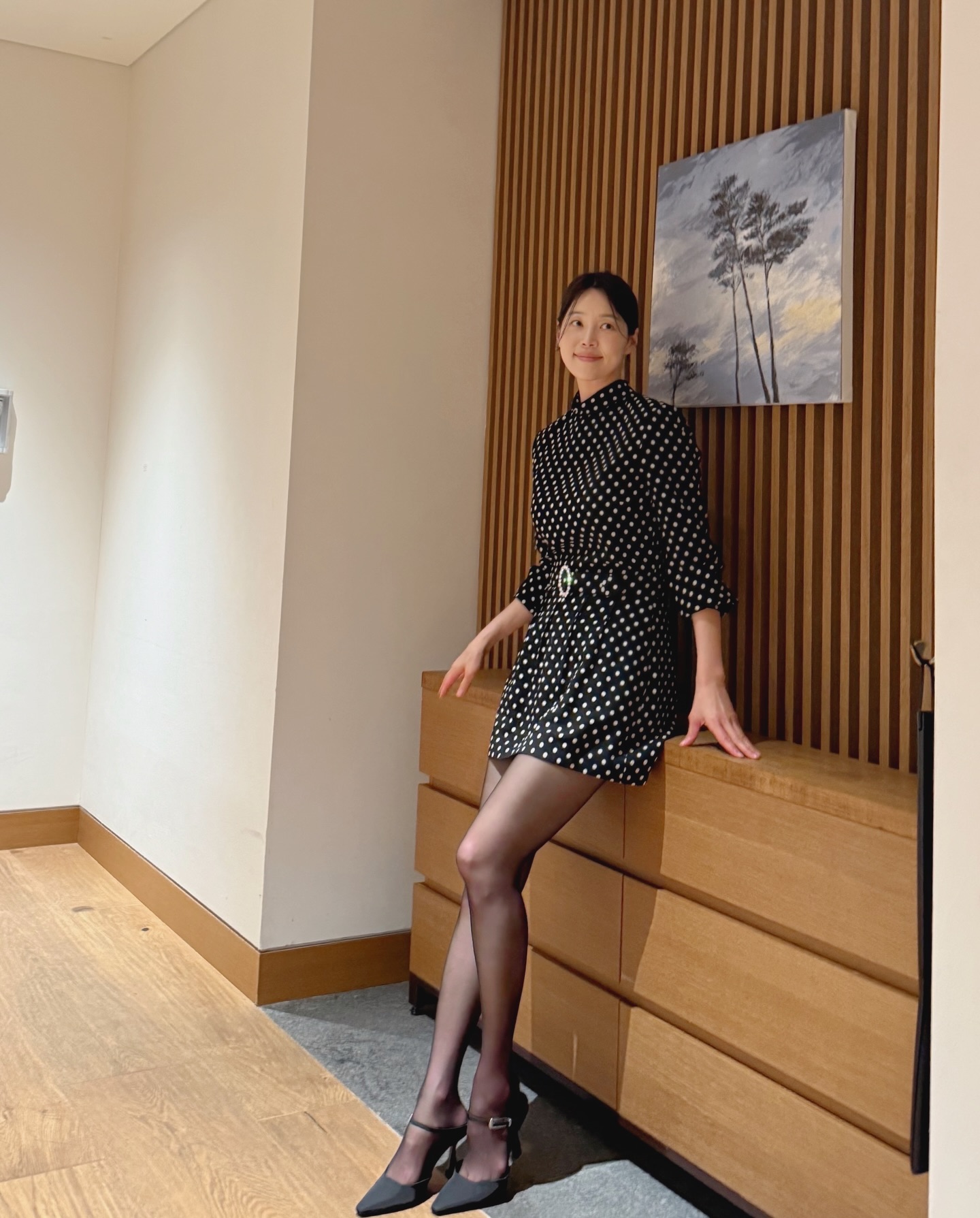 4 công thức trang phục màu trung tính dành cho phụ nữ ngoài 40 tuổi thích lên đồ đơn giản- Ảnh 9. 4 công thức trang phục màu trung tính dành cho phụ nữ ngoài 40 tuổi thích lên đồ đơn giản- Ảnh 9.