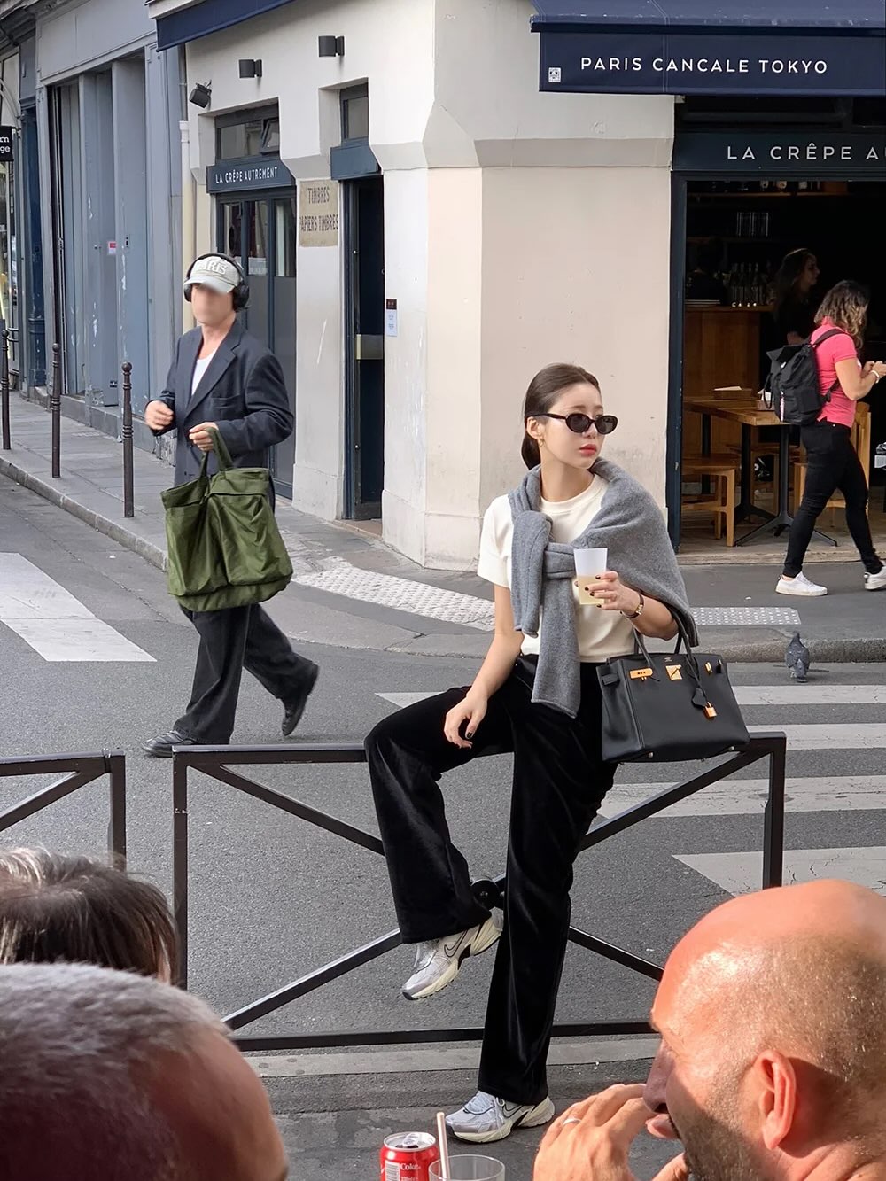 Bây giờ không phải lúc sắm áo khoác hay áo len, đây mới là 5 item nàng cần nhất để vào hè mặc đẹp luôn- Ảnh 2. Bây giờ không phải lúc sắm áo khoác hay áo len, đây mới là 5 item nàng cần nhất để vào hè mặc đẹp luôn- Ảnh 2.