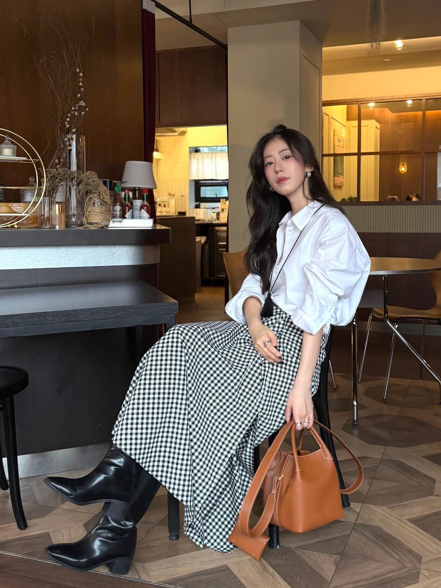 Bây giờ không phải lúc sắm áo khoác hay áo len, đây mới là 5 item nàng cần nhất để vào hè mặc đẹp luôn- Ảnh 3. Bây giờ không phải lúc sắm áo khoác hay áo len, đây mới là 5 item nàng cần nhất để vào hè mặc đẹp luôn- Ảnh 3.