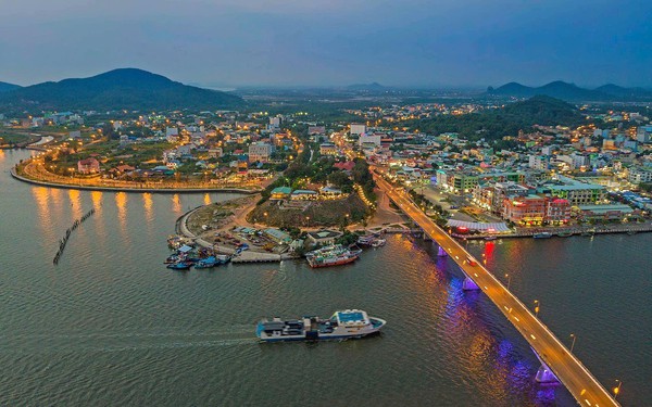 Cú hích hạ tầng nâng tầm bất động sản Hà Tiên - Ảnh 1.