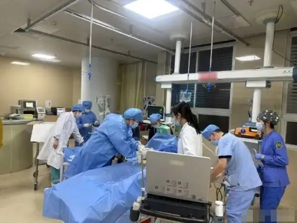 Nữ sinh năm nhất ngồi tàu 31 tiếng bất ngờ ngừng tim: Bác sĩ cảnh báo hội chứng “hạng phổ thông” - Ảnh 2.