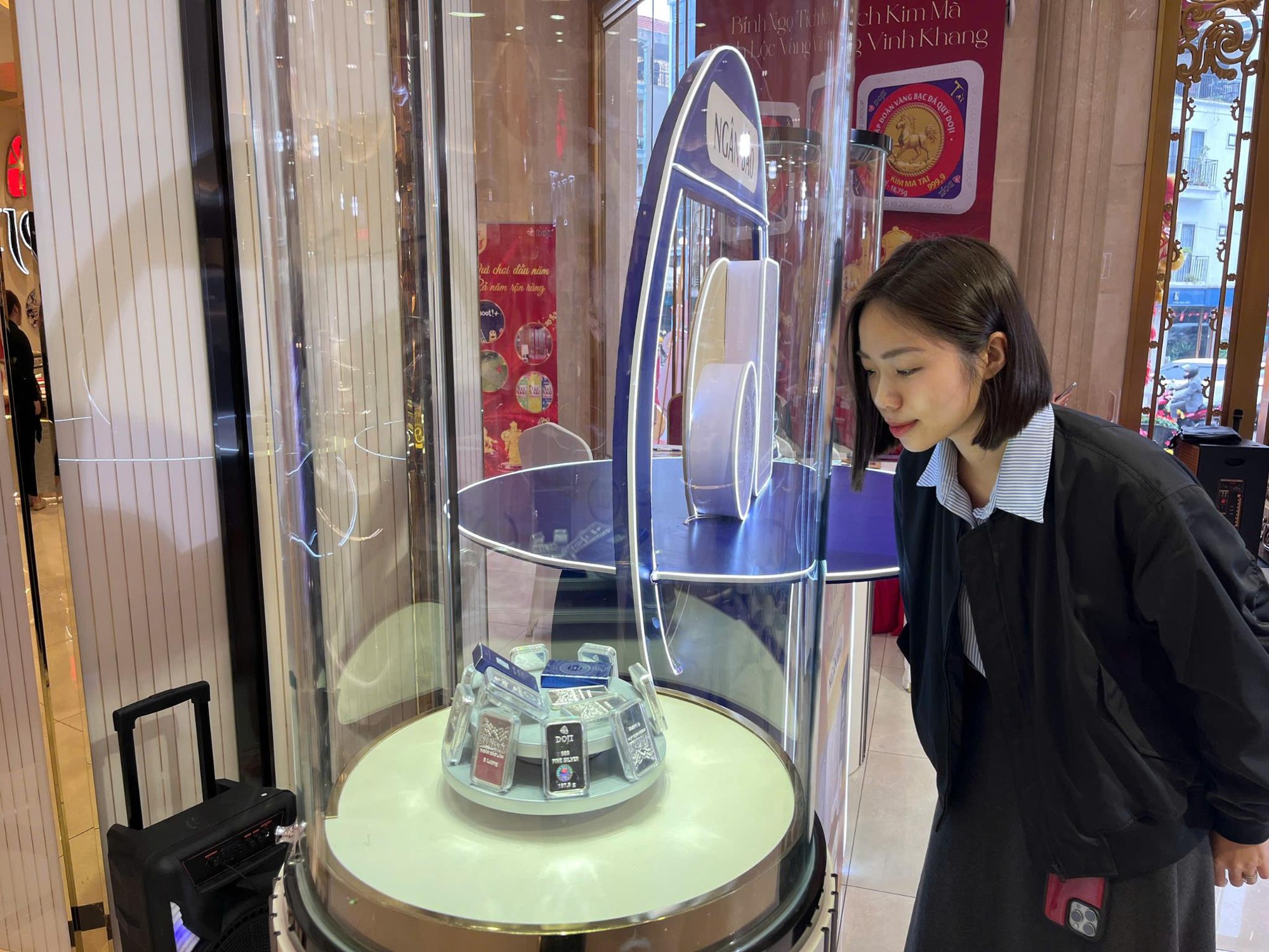 DOJI hút khách mua vàng bạc ngày Thần Tài - Ảnh 5.