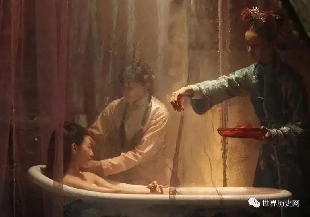 Vì sao phi tần thời cổ đại lại để thái giám hầu hạ khi tắm? Hóa ra phía sau là "át chủ bài" đặc biệt - Ảnh 2.