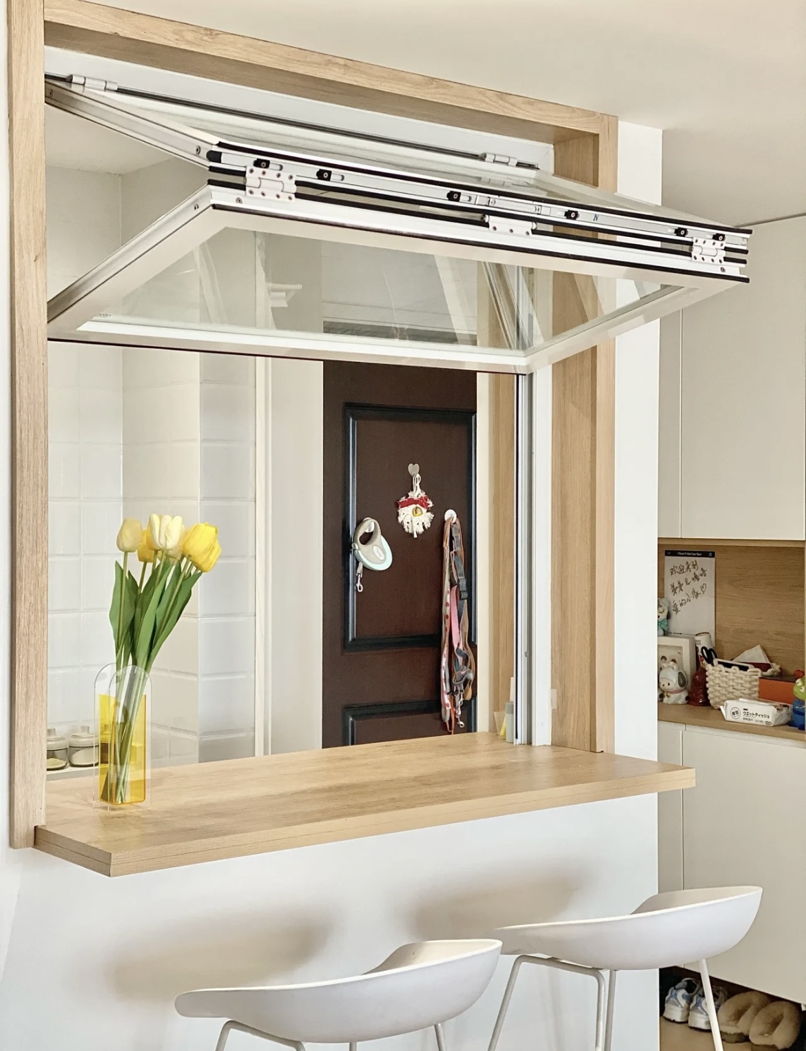 Đừng đập tường vội: Đây là cách tôi cứu sáng cho các căn hộ nhỏ suốt 10 năm qua- Ảnh 2.