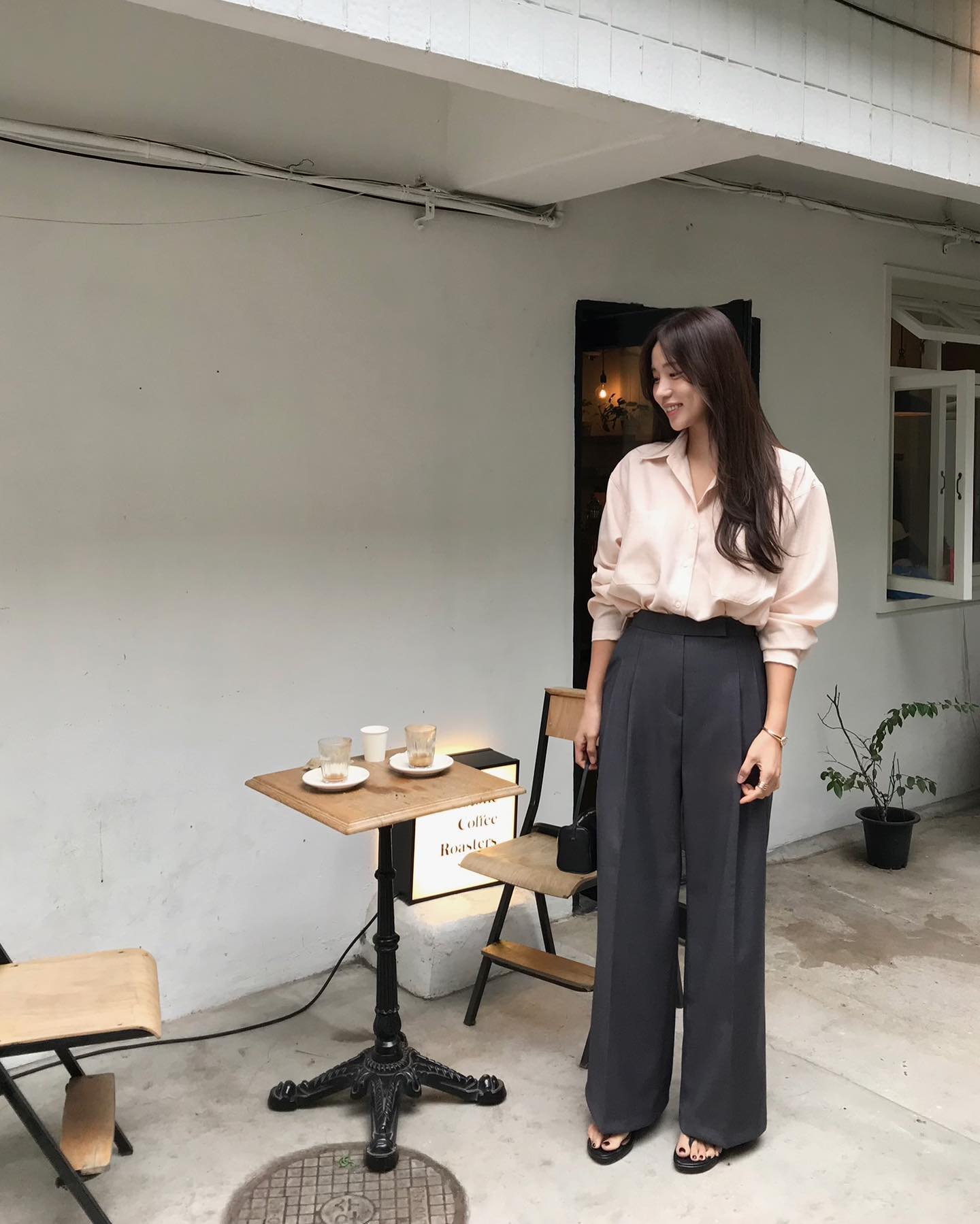 5 mẫu áo xuân hè đẹp hoàn hảo khi phối cùng quần ống rộng- Ảnh 8.