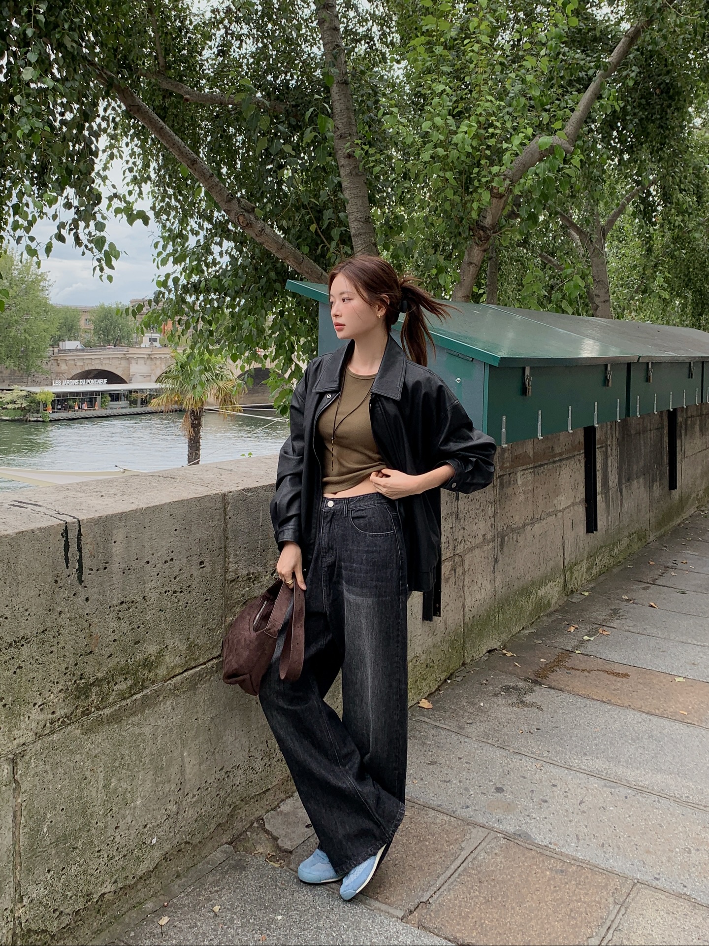 5 mẫu áo xuân hè đẹp hoàn hảo khi phối cùng quần ống rộng- Ảnh 5.