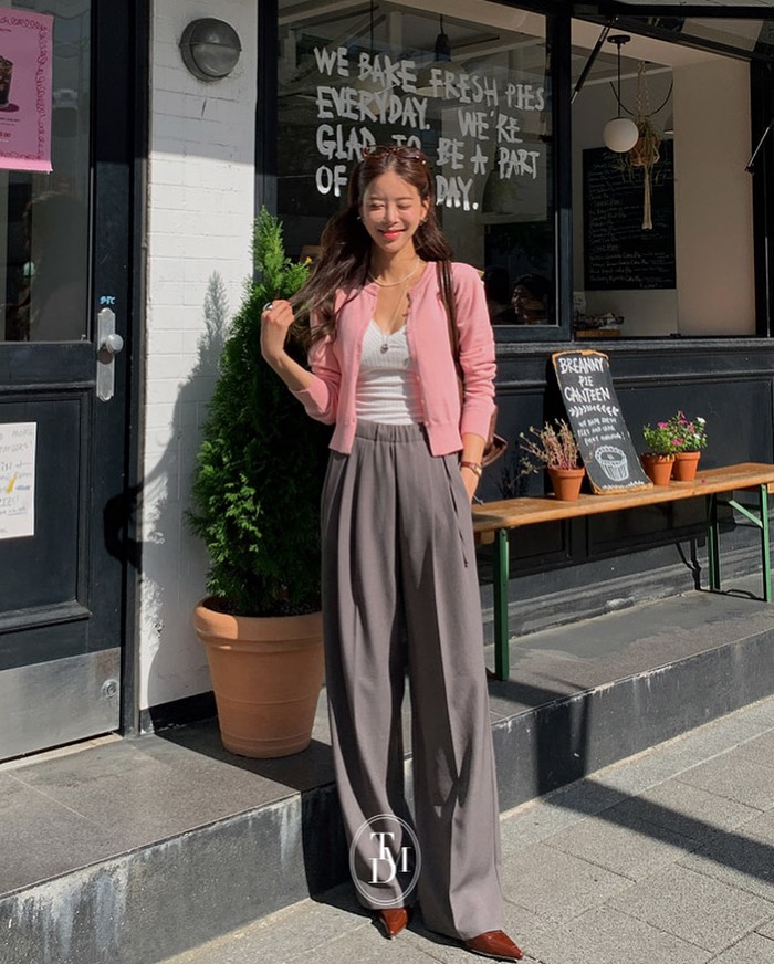 5 mẫu áo xuân hè đẹp hoàn hảo khi phối cùng quần ống rộng- Ảnh 12.