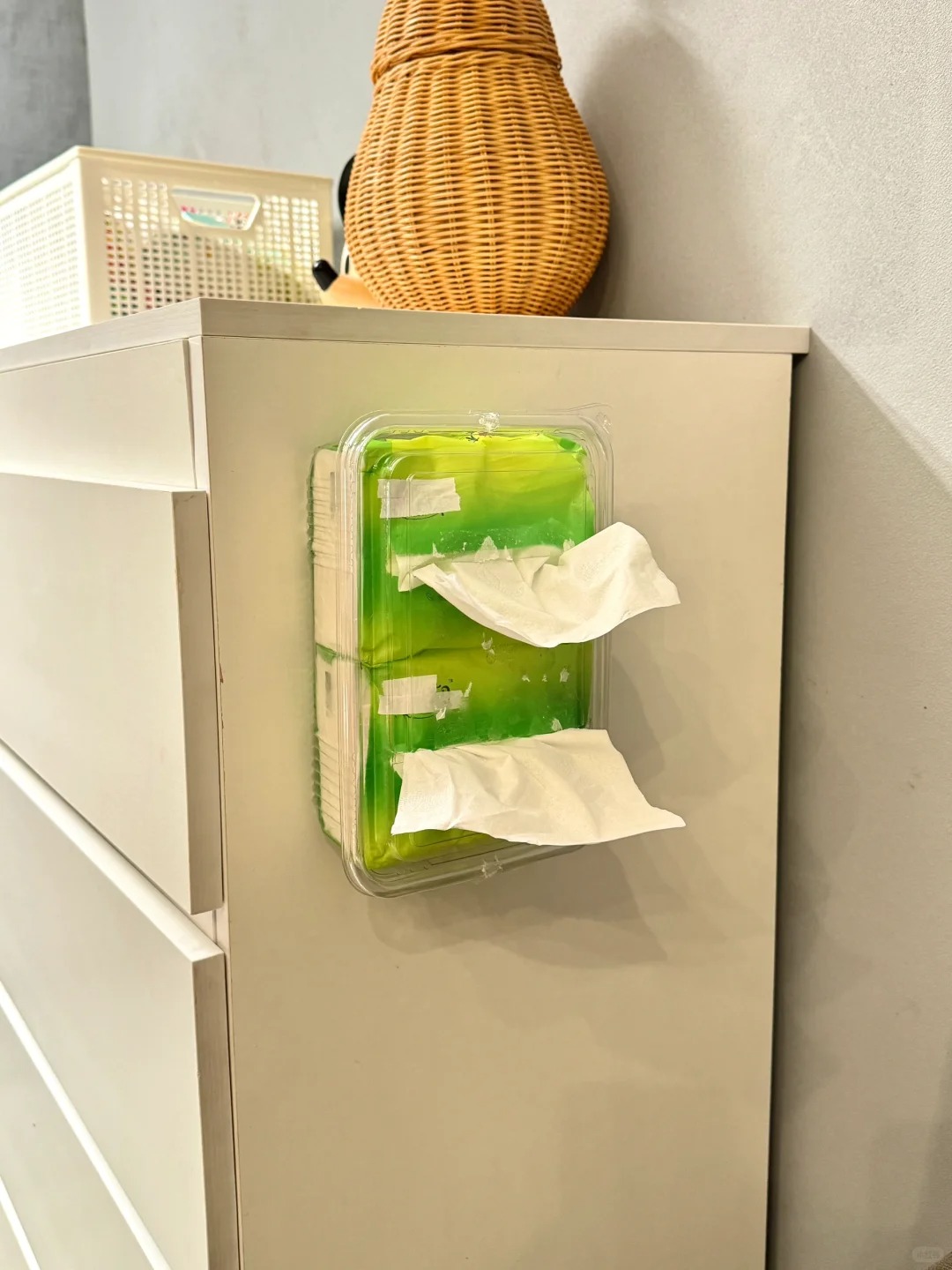 Treo lên thay vì để xuống: 12 cách sắp xếp “không tốn tiền” của giới trẻ giúp nhà gọn hẳn, việc nhà giảm một nửa- Ảnh 10.