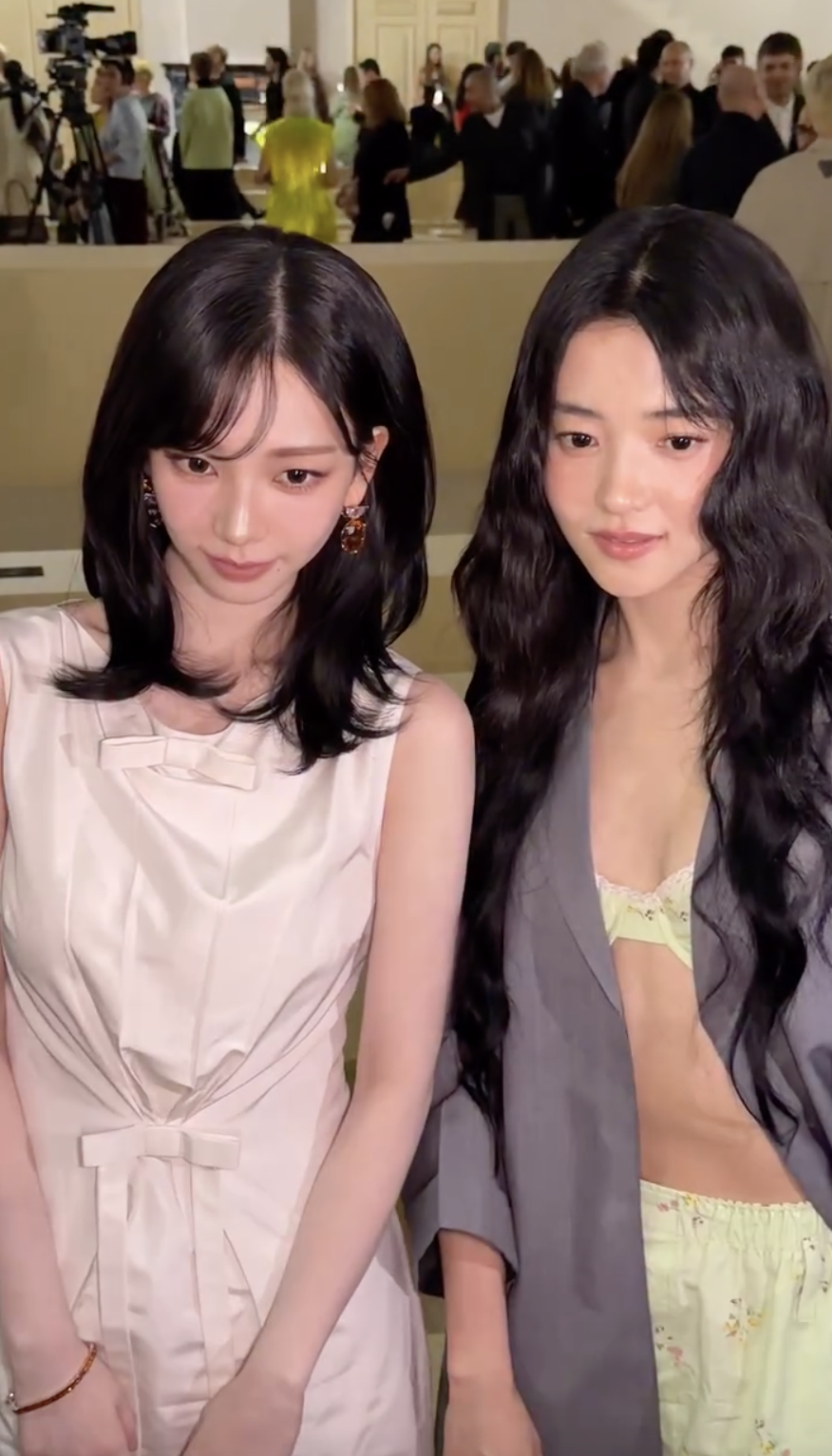 Show Prada năm nay: Tỷ phú Mark Zuckerberg ngồi front row gây tranh cãi, 2 nữ thần Hàn Quốc đọ sắc trong 1 khung hình- Ảnh 6.