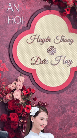 Tuyển thủ Đức Huy và MC Mù Tạt cực tình trong lễ cưới, cô dâu rạng rỡ như hoa giữa dàn phù dâu xinh đẹp- Ảnh 1.