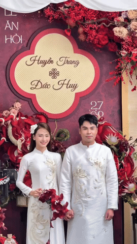 Tuyển thủ Đức Huy và MC Mù Tạt cực tình trong lễ cưới, cô dâu rạng rỡ như hoa giữa dàn phù dâu xinh đẹp- Ảnh 3.