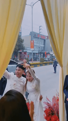 MC Huyền Trang Mù Tạt bị chê “thừa năng lượng” vì loạt hành động trong đám cưới với tuyển thủ Đức Huy - Ảnh 5.