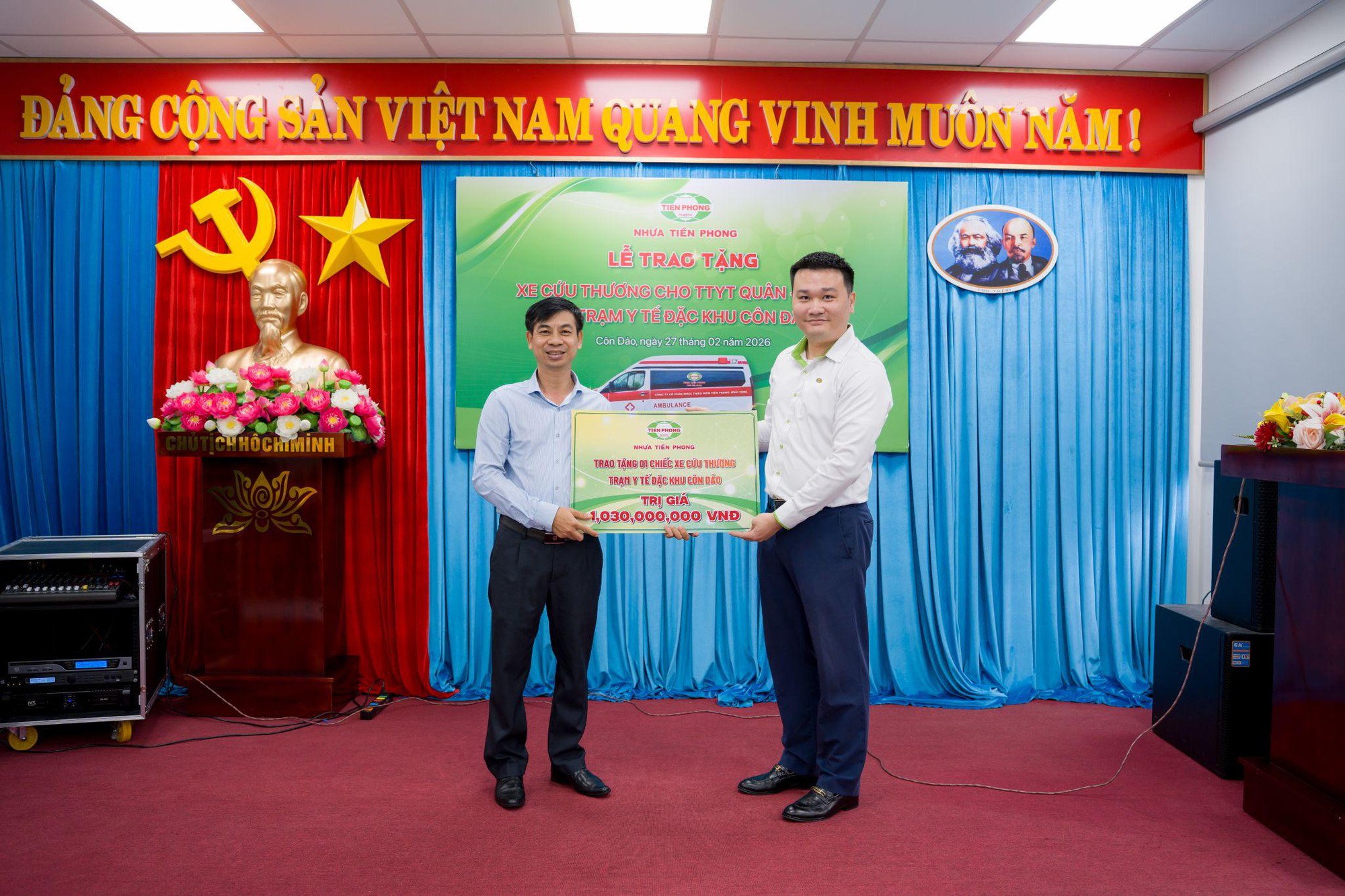 Nhựa Tiền Phong trao tặng 2 xe cứu thương hơn 2 tỷ đồng, tăng cường năng lực cấp cứu tại đặc khu Côn Đảo- Ảnh 2.