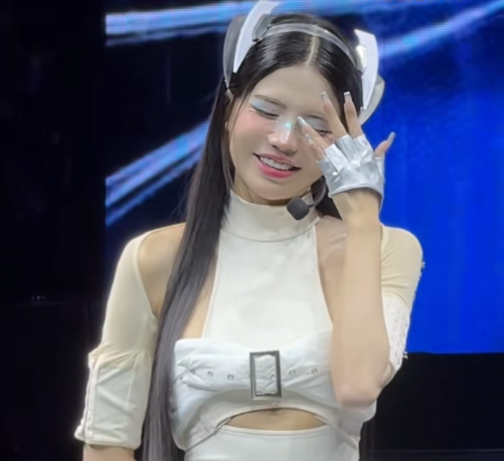 Văn Tùng khiến Mai Dora khóc nấc trên sân khấu? Cộng đồng mạng hốt hoảng không rõ chuyện gì đang xảy ra? - Ảnh 4.