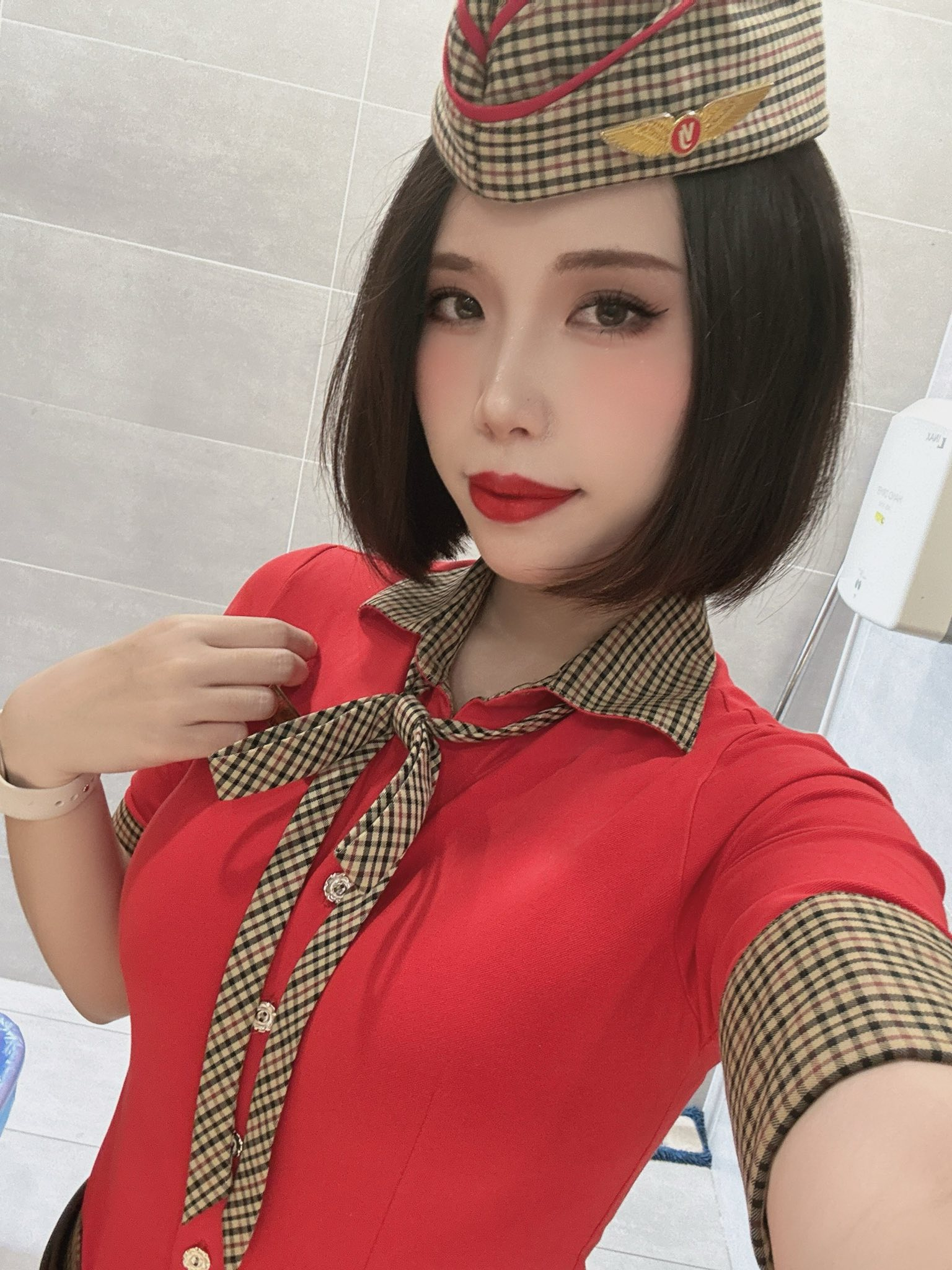 Lên đồ đi chơi và "đi bay", nữ tiếp viên hàng không dễ dàng "đánh gục" vô số anh em game thủ- Ảnh 3.