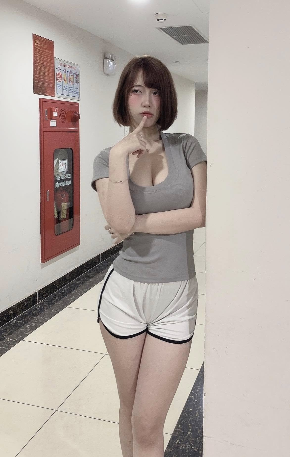 Lên đồ đi chơi và "đi bay", nữ tiếp viên hàng không dễ dàng "đánh gục" vô số anh em game thủ- Ảnh 5.