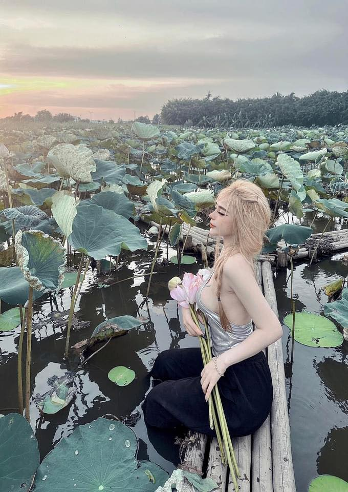 Ngồi nướng thịt, hot girl bất ngờ "viral", được vô số anh em lan truyền hình ảnh khắp MXH- Ảnh 4.