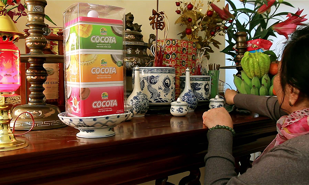 Vật đặt ngay cạnh bát hương nhưng ít được để ý: Nhiều nhà dùng sai cách mà không biết- Ảnh 3.