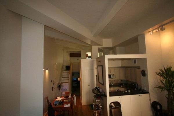 7 dấu hiệu nhận biết ngôi nhà "lỗi phong thủy": Càng ở càng bí bách, khó làm ăn- Ảnh 1.