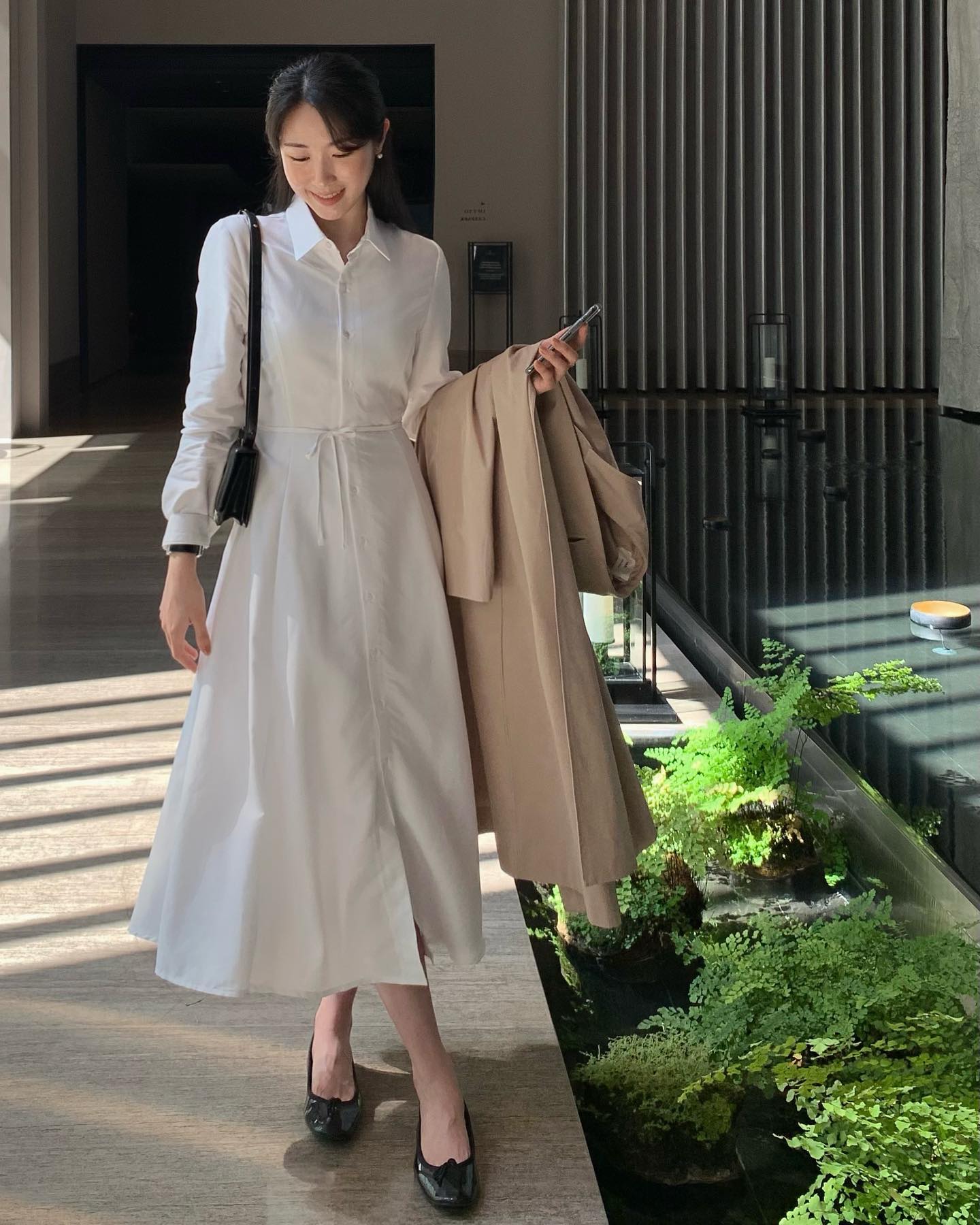 5 cách mặc đồ công sở giúp chị em "hack" vài centimet chiều cao, dáng cũng thon thả hơn- Ảnh 12.