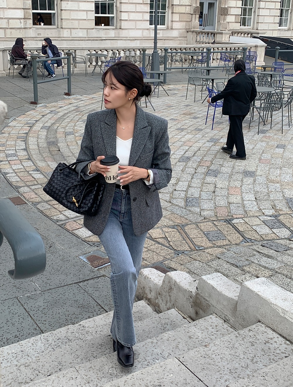 5 cách mặc đồ công sở giúp chị em "hack" vài centimet chiều cao, dáng cũng thon thả hơn- Ảnh 9.