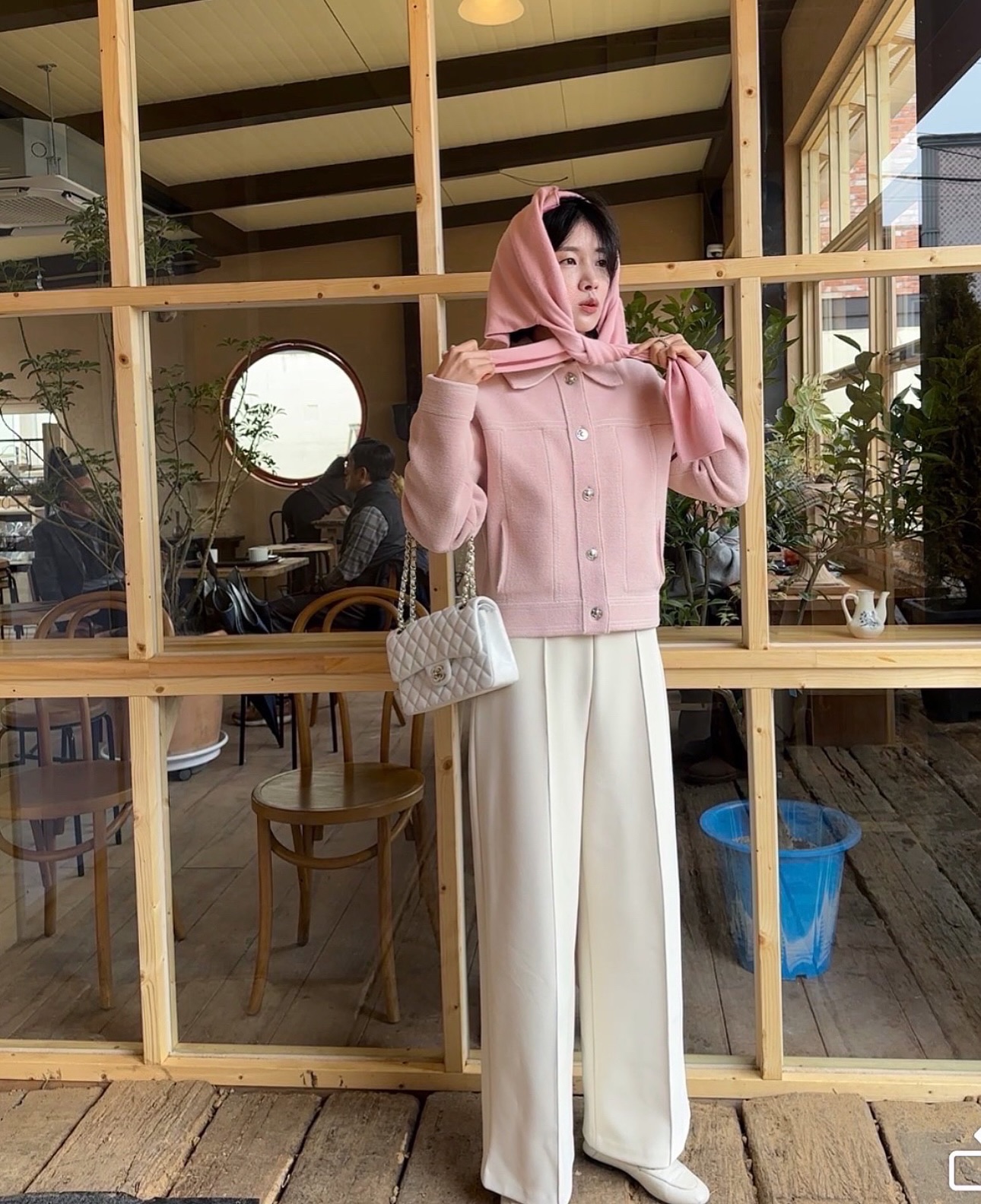 5 món thời trang mix với giày bệt giúp tôn dáng tối ưu- Ảnh 5.