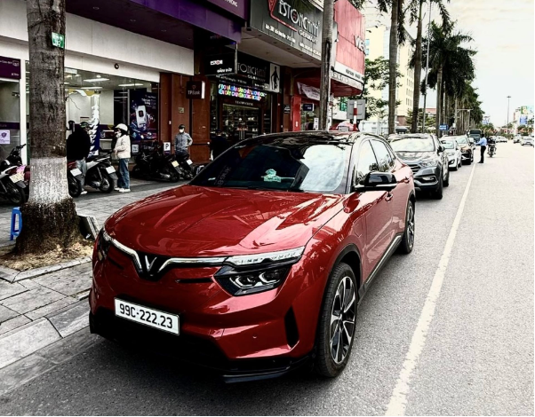 Tiết kiệm tới 25 triệu đồng tiền nhiên liệu mỗi tháng, chủ xe bày tỏ: “Biết thế mua VinFast VF 8 sớm hơn”- Ảnh 1.