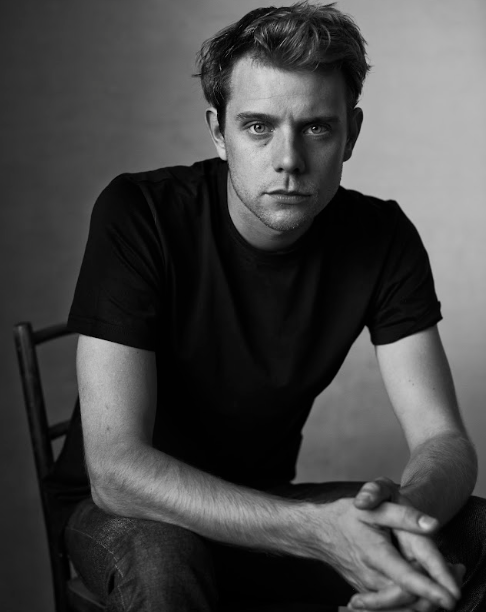 Jonathan Anderson tiếp tục “giữ chuỗi” phong cách preppy với BST Xuân Hè kết hợp cùng UNIQLO- Ảnh 1.