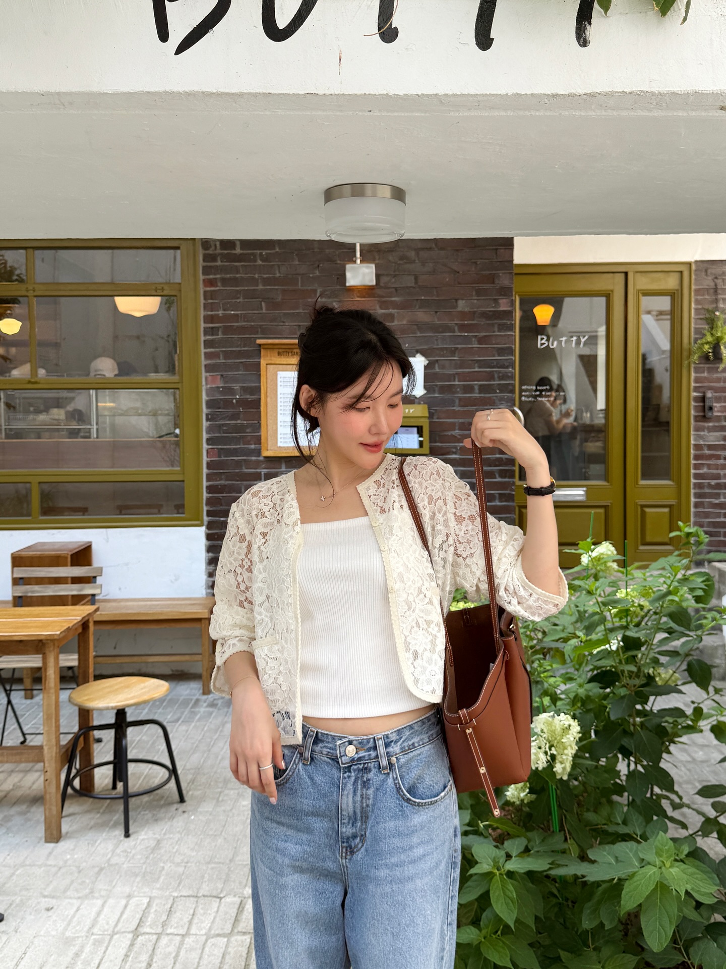 Phụ nữ Hàn mặc quần jeans ống rộng rất đẹp với 5 công thức- Ảnh 4.