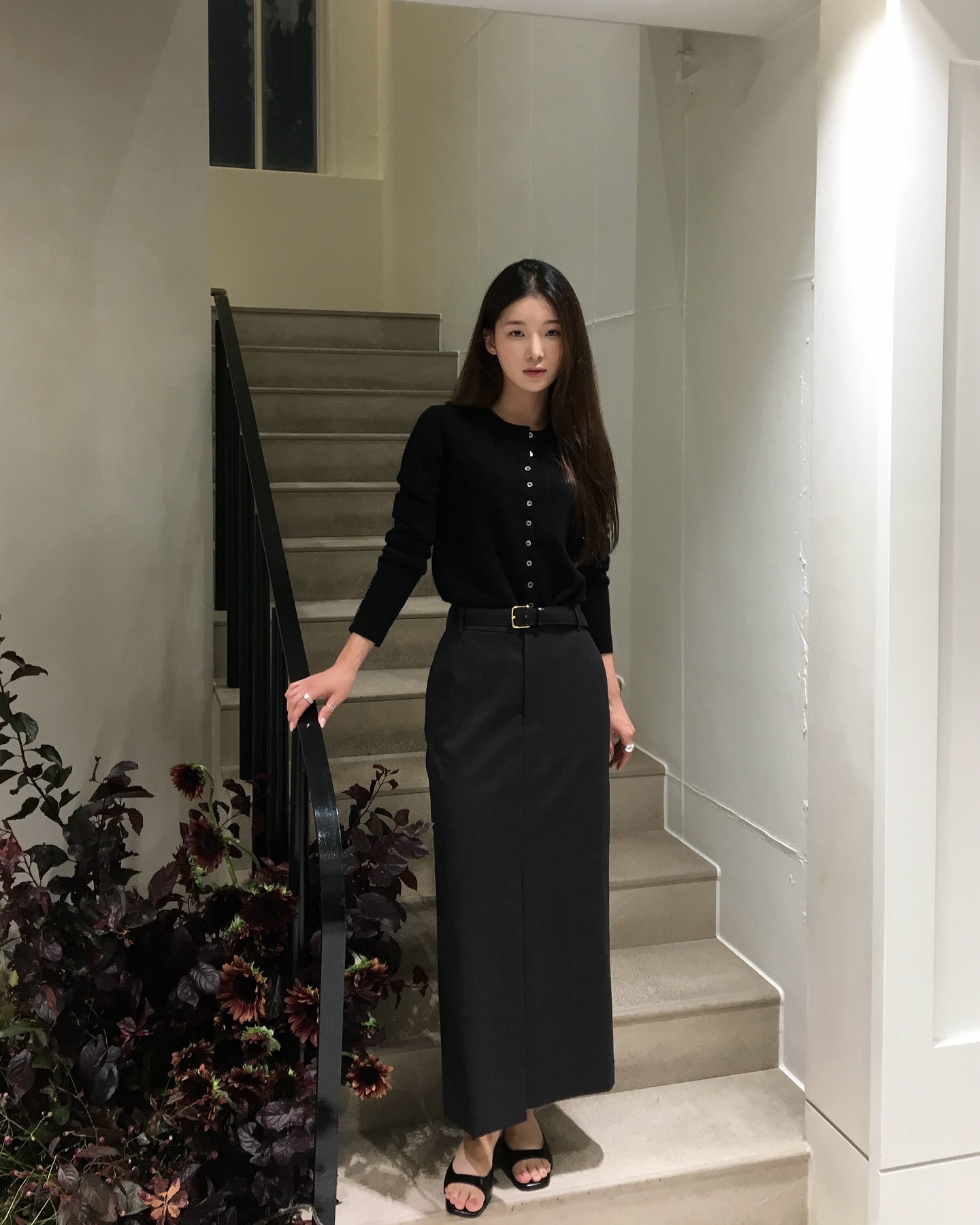 Nàng blogger mặc trang phục màu trung tính mỗi ngày, nhưng set nào cũng đẹp miễn chê- Ảnh 3.