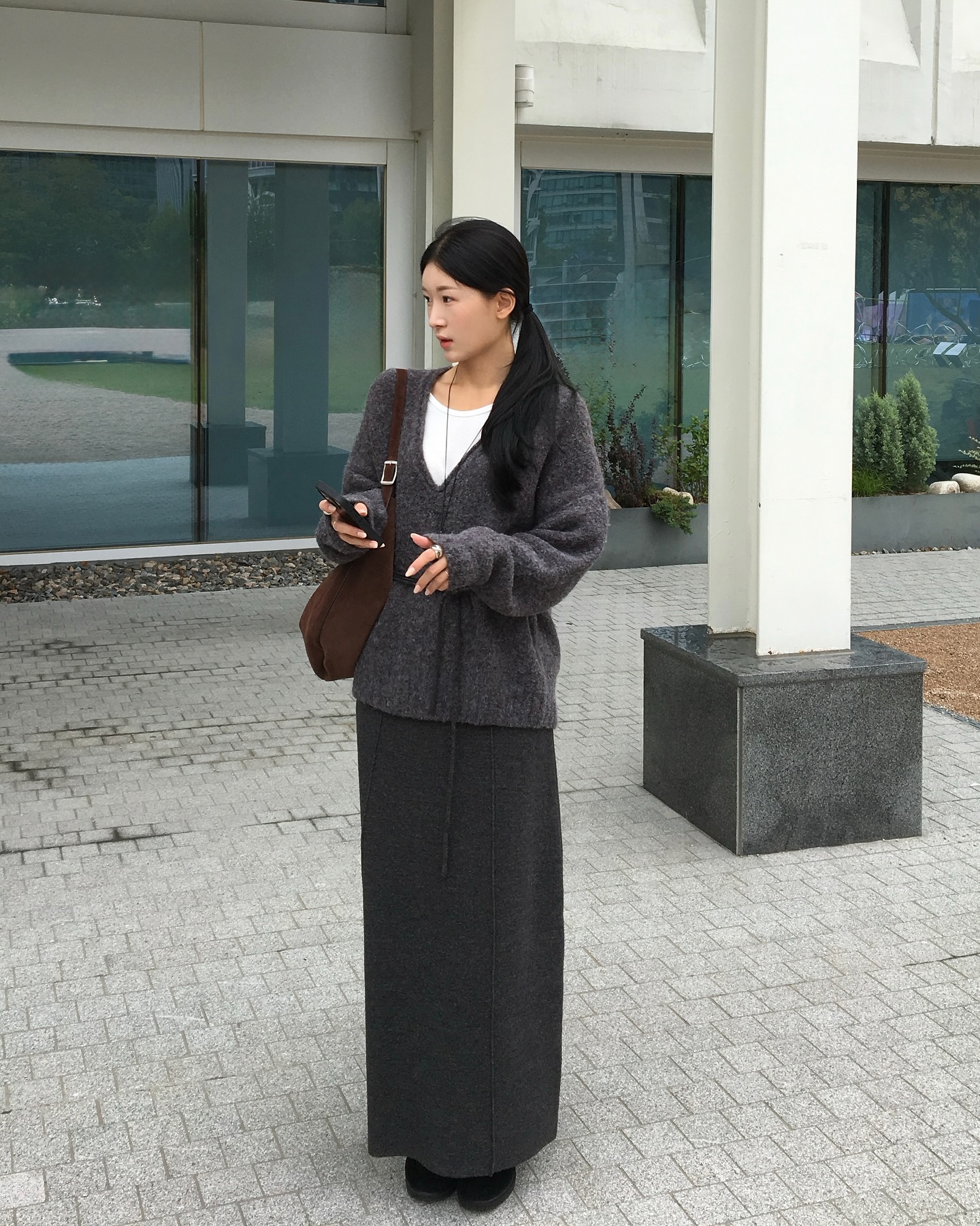 Nàng blogger mặc trang phục màu trung tính mỗi ngày, nhưng set nào cũng đẹp miễn chê- Ảnh 4.