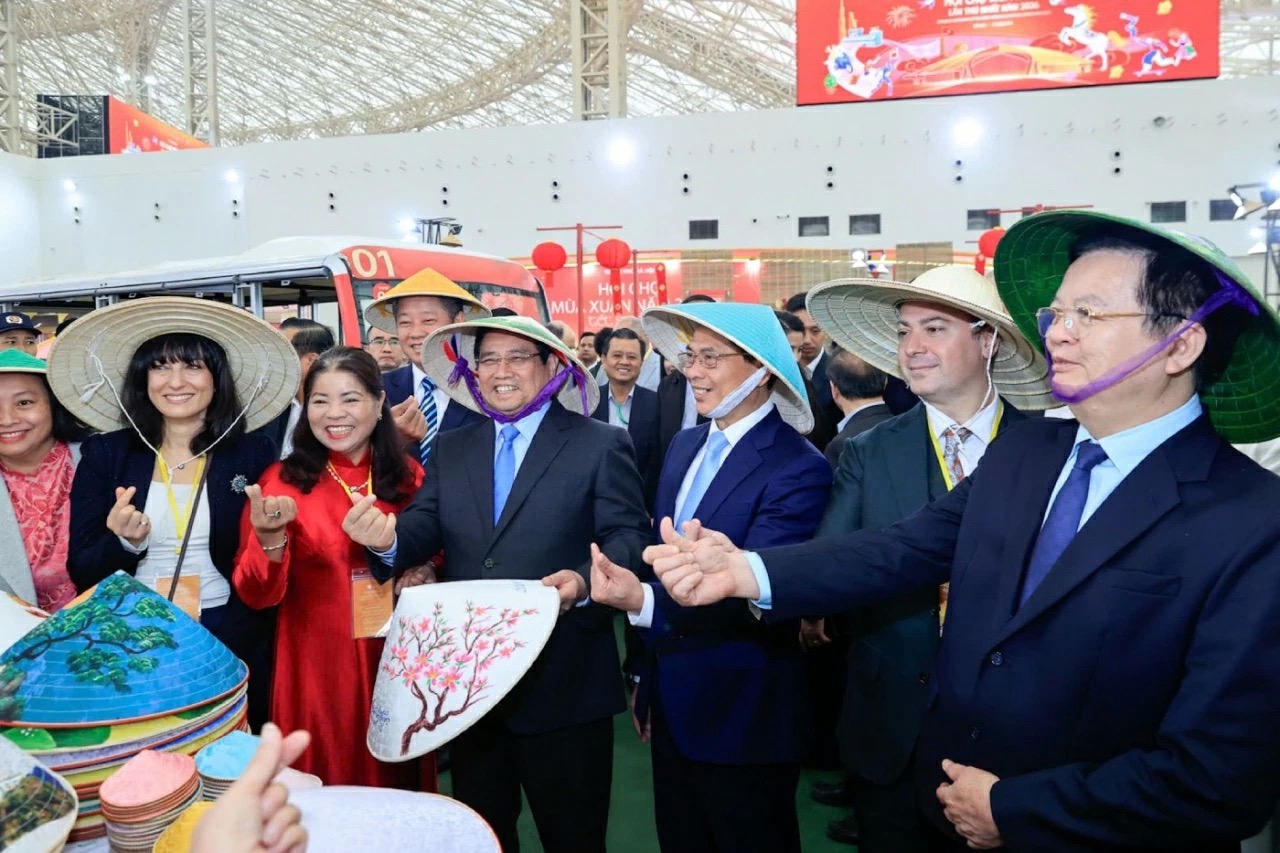 Hàng vạn du khách đổ về VEC trong ngày đầu khai mạc Hội chợ Mùa Xuân 2026- Ảnh 3. Hàng vạn du khách đổ về VEC trong ngày đầu khai mạc Hội chợ Mùa Xuân 2026- Ảnh 3.