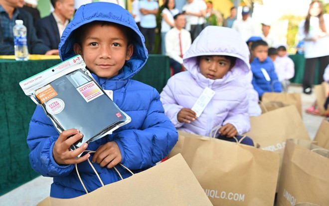 UNIQLO mang áo ấm đến với trẻ em và người dân Thượng Trạch và Phong Nha- Ảnh 1.