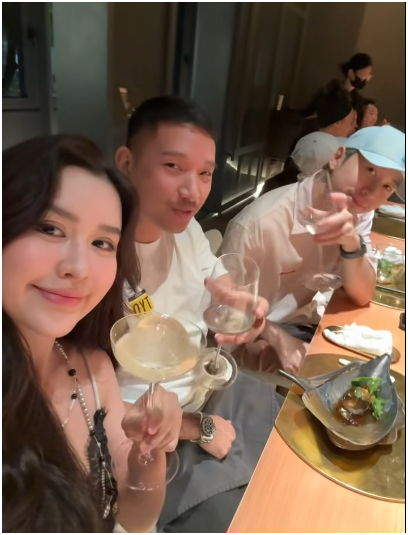 Chồng Ph&oacute; chủ tịch cứ l&agrave;m điều n&agrave;y với Quy&ecirc;n Qui suốt th&ocirc;i- Ảnh 9.