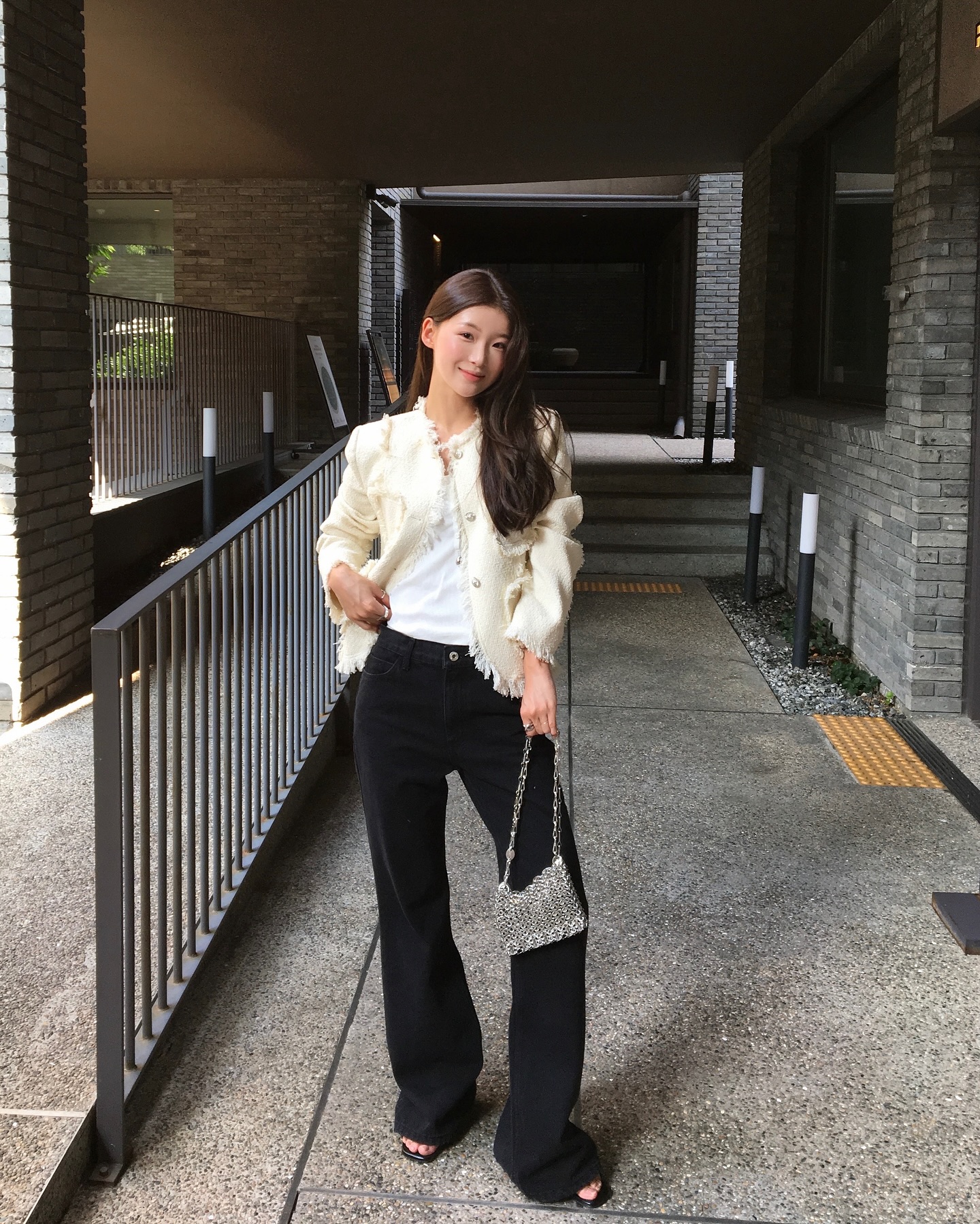 5 công thức mix quần đen chứng minh mặc càng đơn giản càng sang- Ảnh 9.