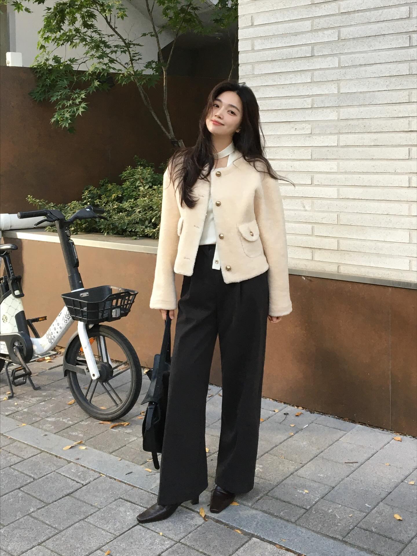 5 công thức mix quần đen chứng minh mặc càng đơn giản càng sang- Ảnh 8.