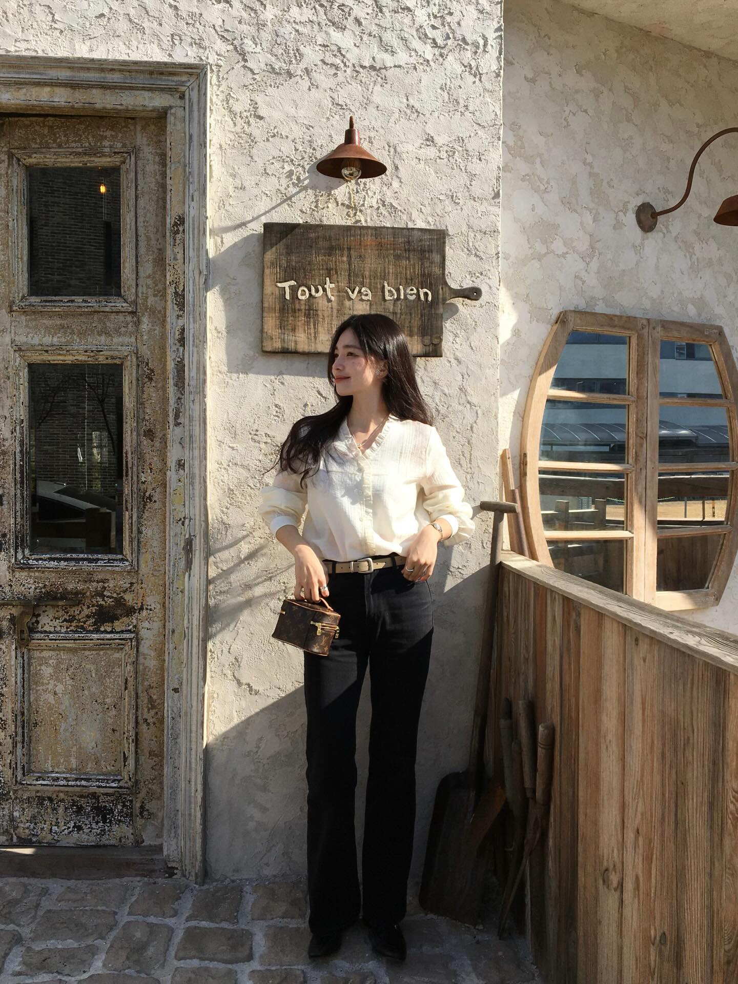 5 công thức mix quần đen chứng minh mặc càng đơn giản càng sang- Ảnh 10.