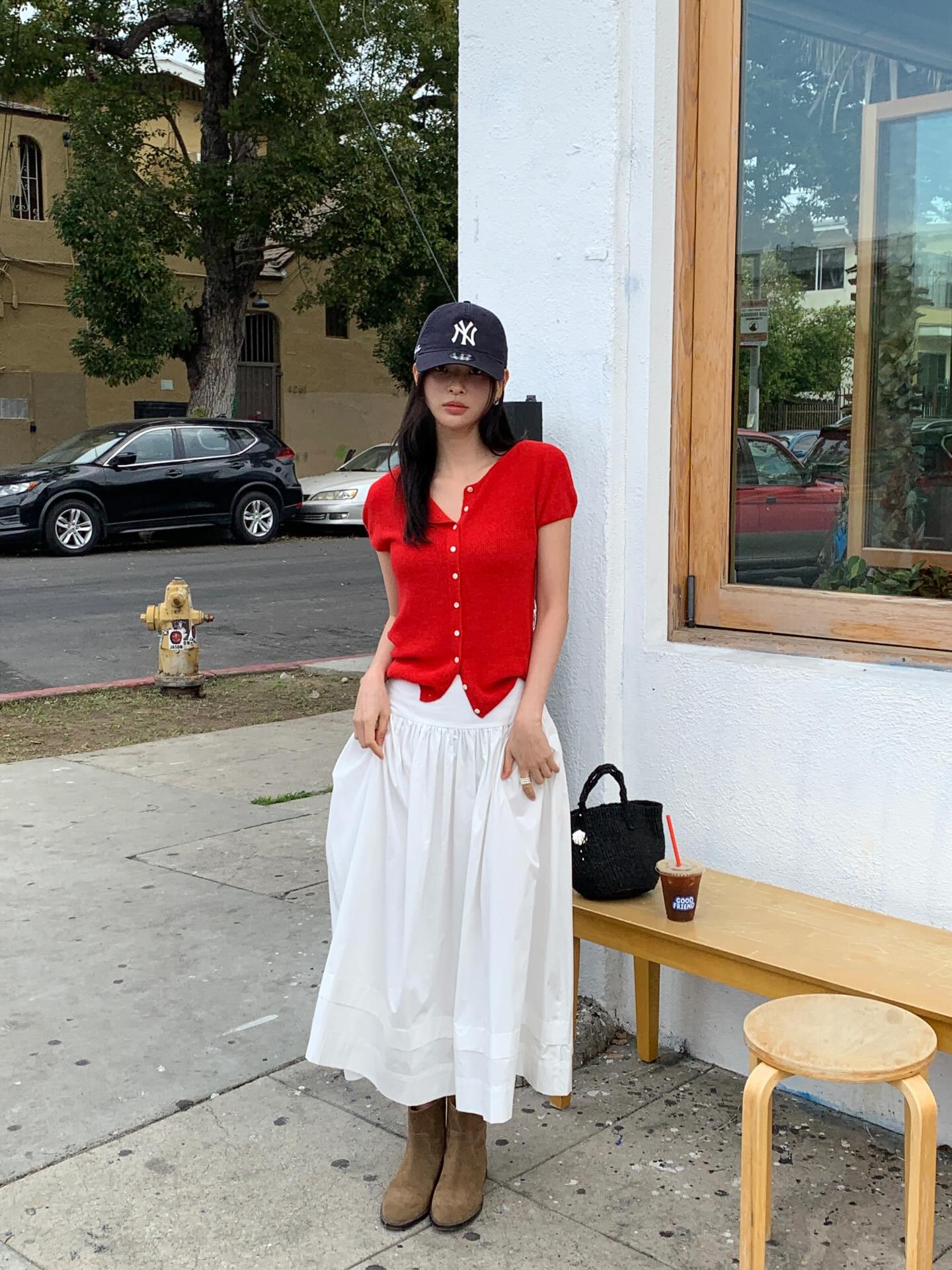 Mới đầu năm đã thấy các quý cô mặc chân váy dài tuyệt đẹp và long lanh- Ảnh 8.