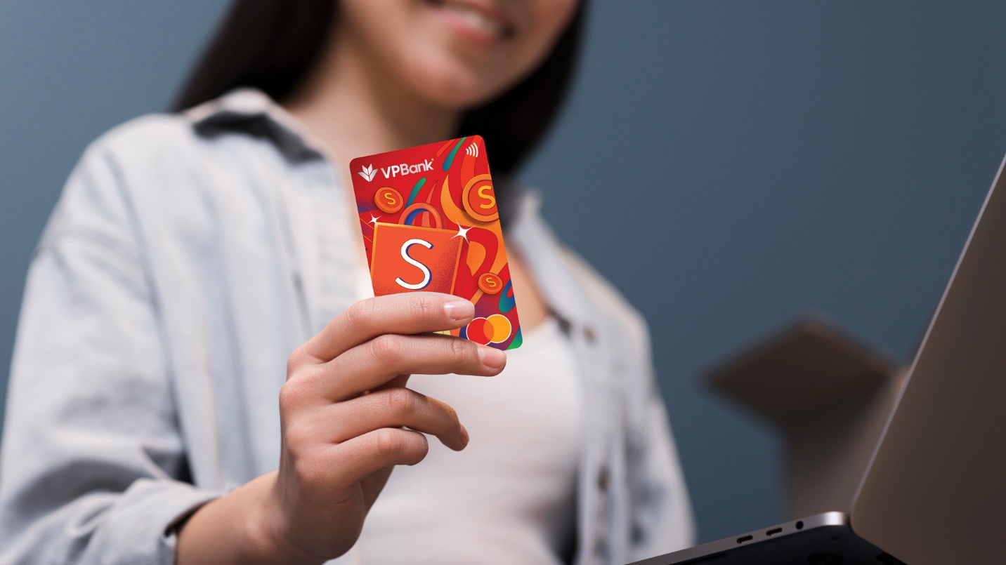 Hội chị em truyền nhau bí kíp "sắm Tết 0 đồng" với VPBank S Rewards Mastercard- Ảnh 1. Hội chị em truyền nhau bí kíp "sắm Tết 0 đồng" với VPBank S Rewards Mastercard- Ảnh 1.