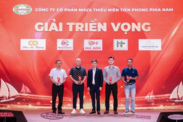 Tiền Phong Nam vinh danh 34 nhà phân phối tiêu biểu khu vực phía Nam- Ảnh 4.