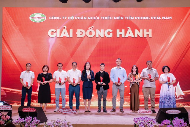 Tiền Phong Nam vinh danh 34 nhà phân phối tiêu biểu khu vực phía Nam- Ảnh 5.
