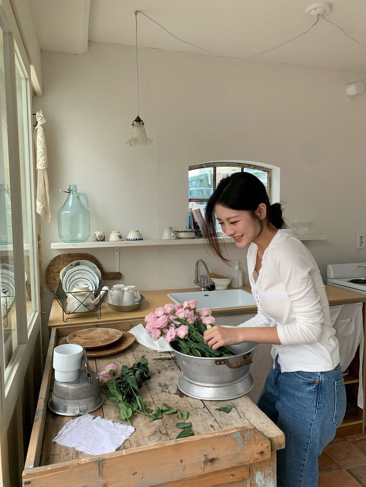 Lương 8 triệu/tháng nhưng nợ 500 triệu: Khi "cái nghèo được trau chuốt" âm thầm rút cạn tài chính của phụ nữ- Ảnh 1.
Lương 8 triệu/tháng nhưng nợ 500 triệu: Khi "cái nghèo được trau chuốt" âm thầm rút cạn tài chính của phụ nữ- Ảnh 1.