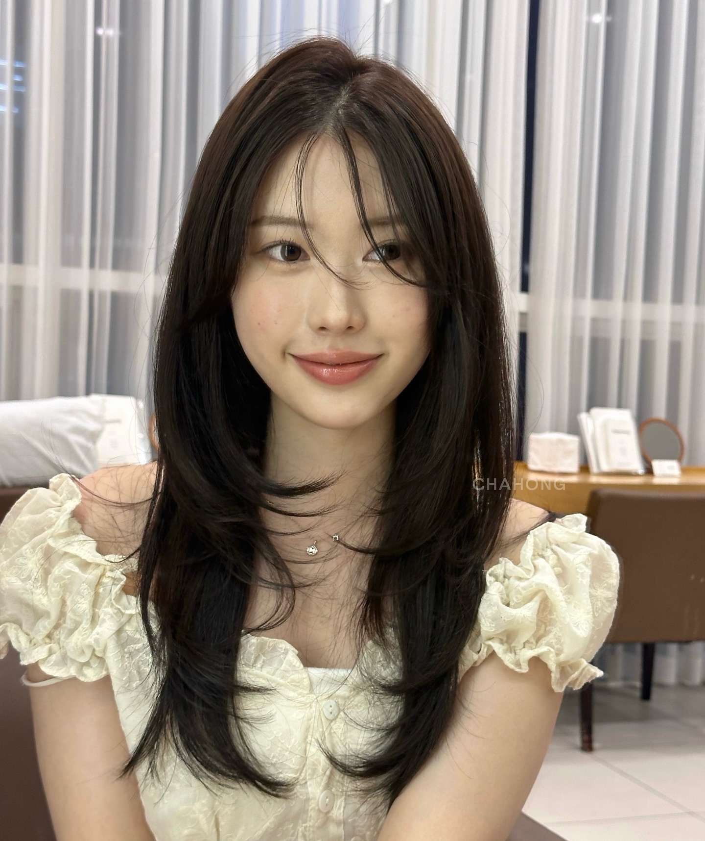 4 Kiểu tóc đuôi cụp sang chảnh cho Tết 2026 mà bạn không thể bỏ lỡ - Ảnh 4. 4 Kiểu tóc đuôi cụp sang chảnh cho Tết 2026 mà bạn không thể bỏ lỡ - Ảnh 4.