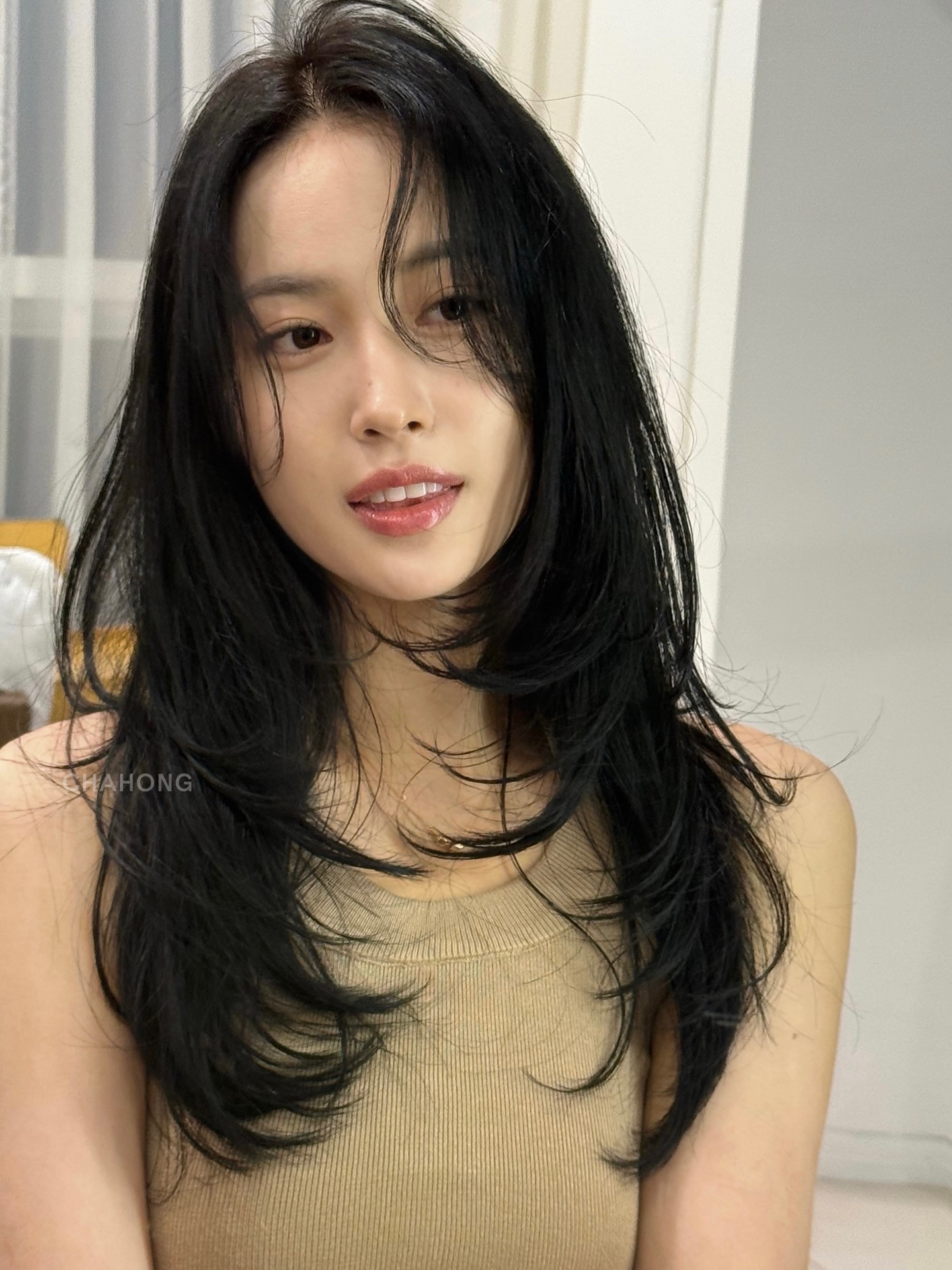 4 Kiểu tóc đuôi cụp sang chảnh cho Tết 2026 mà bạn không thể bỏ lỡ - Ảnh 6. 4 Kiểu tóc đuôi cụp sang chảnh cho Tết 2026 mà bạn không thể bỏ lỡ - Ảnh 6.