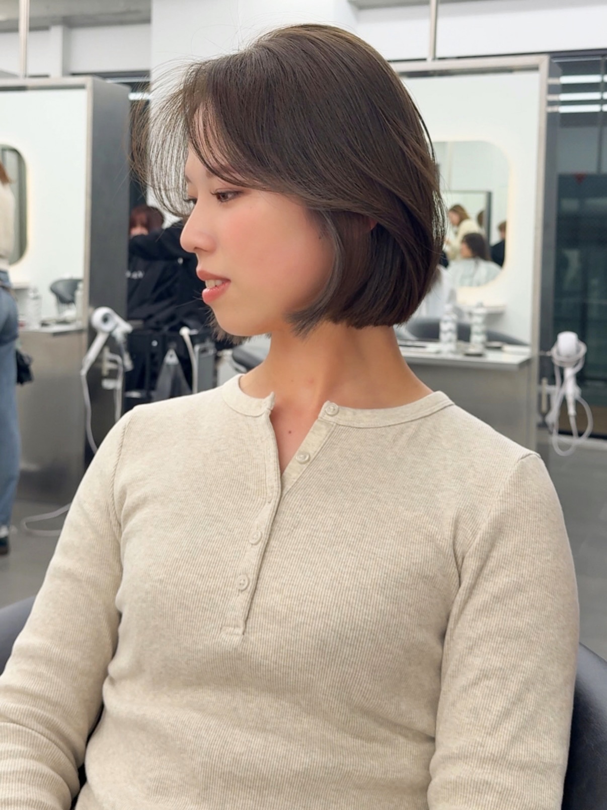 4 Kiểu tóc đuôi cụp sang chảnh cho Tết 2026 mà bạn không thể bỏ lỡ - Ảnh 2. 4 Kiểu tóc đuôi cụp sang chảnh cho Tết 2026 mà bạn không thể bỏ lỡ - Ảnh 2.