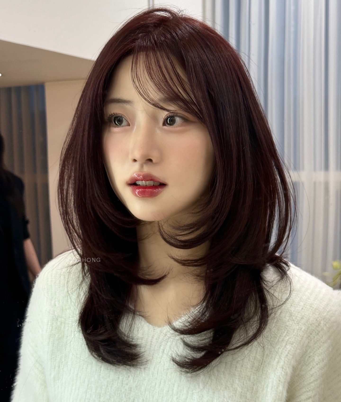 4 Kiểu tóc đuôi cụp sang chảnh cho Tết 2026 mà bạn không thể bỏ lỡ - Ảnh 10. 4 Kiểu tóc đuôi cụp sang chảnh cho Tết 2026 mà bạn không thể bỏ lỡ - Ảnh 10.