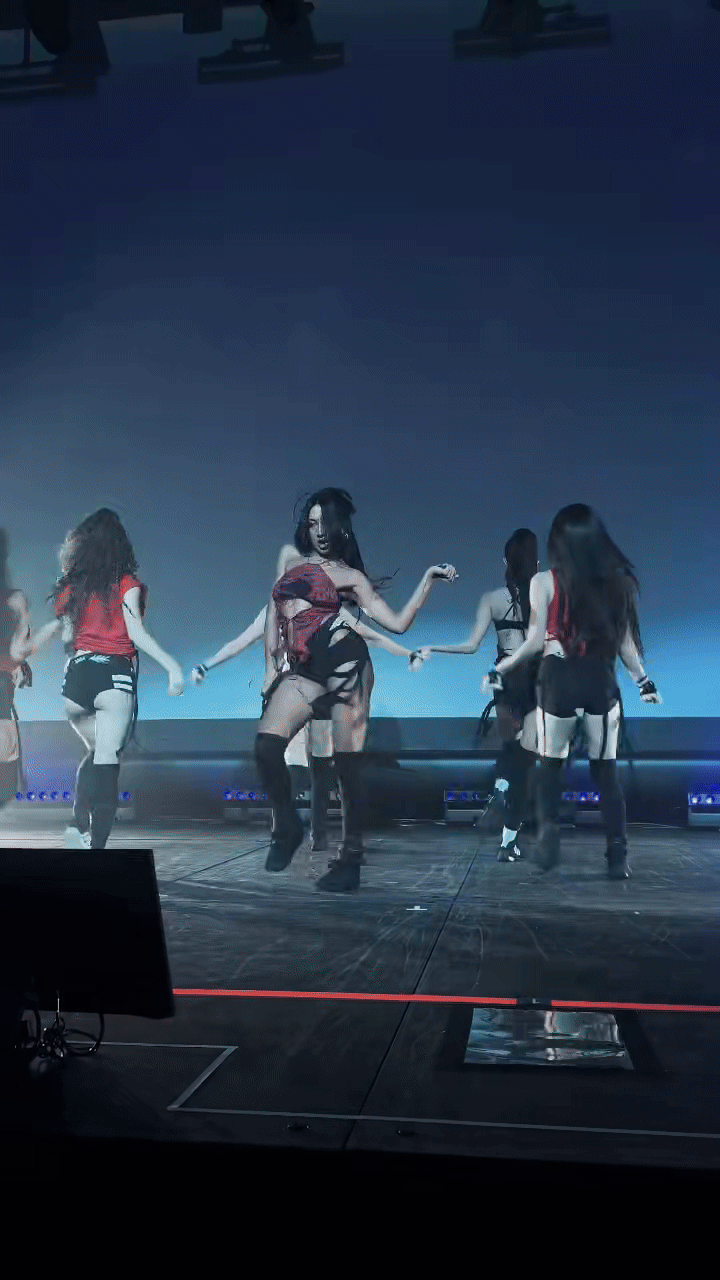 Mỹ nhân trẻ tuổi nhất Kbiz được đề đề cử tại Grammy: 7 giây xuất hiện cũng đủ viral khắp cõi mạng - Ảnh 5.