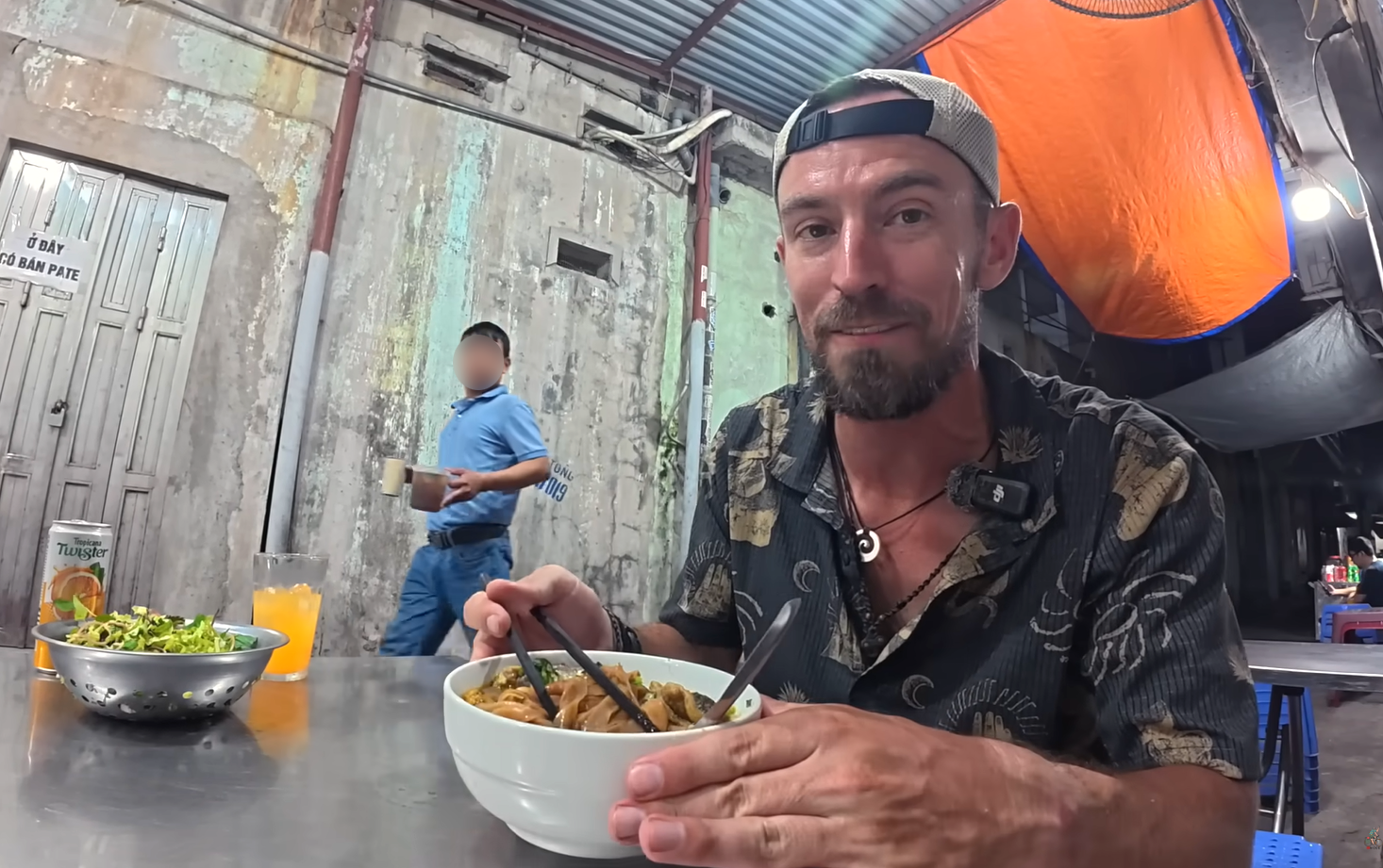 Khách Hàn thốt lên sau khi thưởng thức món đặc sản Hải Phòng: "Nó không hợp khẩu vị của tôi!" - Ảnh 4.