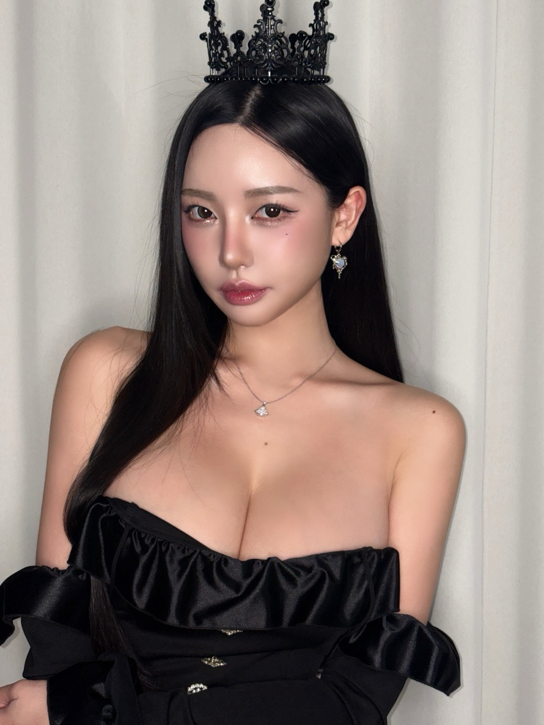 Đóng nữ chính gợi cảm trong game tương tác người thật, cô nàng hot girl gây sốt, hút cả triệu follow - Ảnh 4. Đóng nữ chính gợi cảm trong game tương tác người thật, cô nàng hot girl gây sốt, hút cả triệu follow - Ảnh 4.