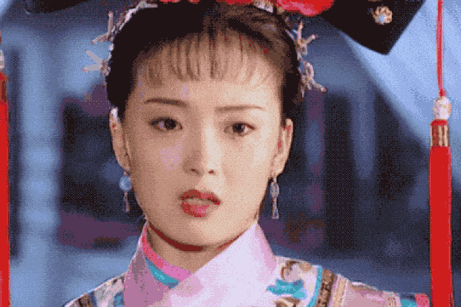 Mỹ nhân Hoàn Châu Cách Cách quỳ xuống rửa chân cho mẹ chồng quý tộc, nai lưng trả nợ 4.000 tỷ cho chồng đại gia- Ảnh 1.